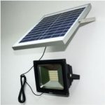 Projecteur autonome 60W/12V avec panneaux