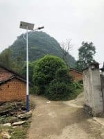 LAMPADAIRE SOLAIRE AUTONOME 30W 2 EN 1